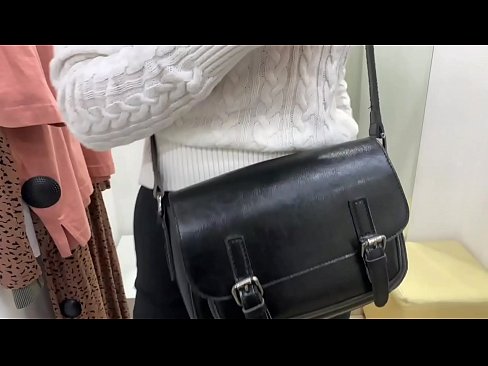 ❤️ Javna masturbacija mlade kurbe FeralBerry z dildom v garderobi Super seks na sl.trysex.ru ❤