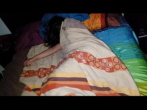 ❤️ Stepson berači svojo mlado mačeho, medtem ko ona spi. Super seks na sl.trysex.ru ❤